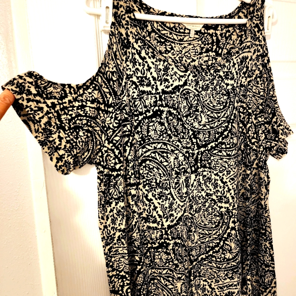 LUCKY BRAND Ladie's Cold Shoulder Top
